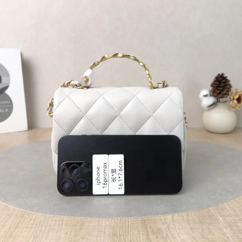 Chanel Crossbody Bag Edition White Lambskin One Size19 × 7 × 13.5 cm — cover view 2 of 6