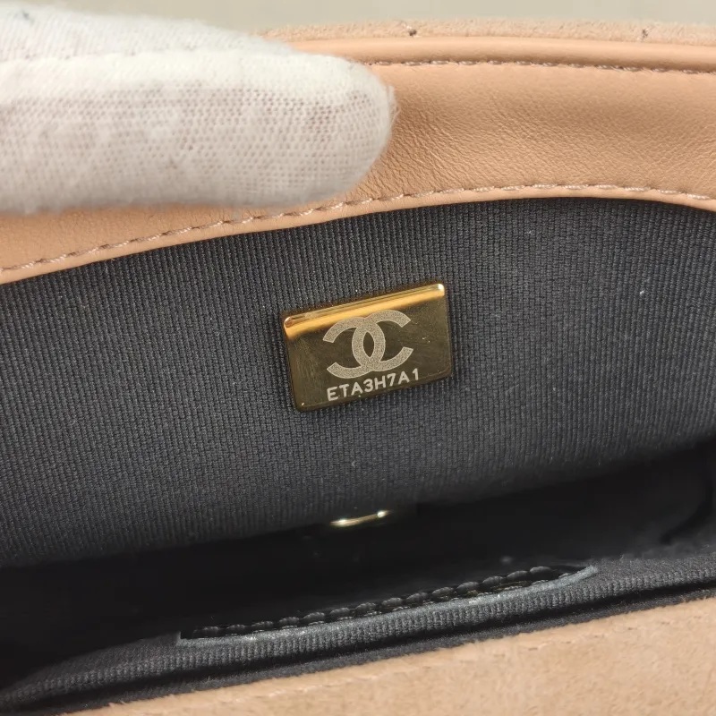 Chanel Crossbody Bag Edition Pink Suede 19 × 5 × 13.5 cm — detail view 10 of 13