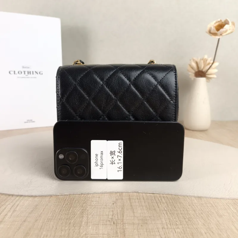 Chanel Crossbody Bag Edition Black Calfskinmini16 × 7 × 15 cm — cover view 3 of 6