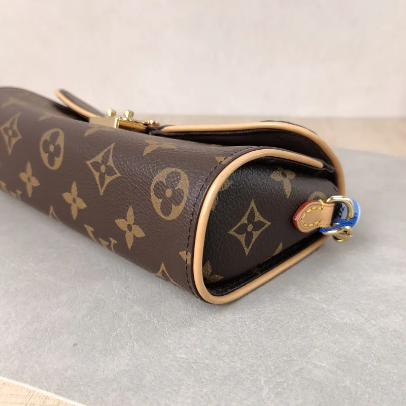 Louis Vuitton Crossbody Bag POCHETTE CAMILLE Monogram PVC One Size 20.5 × 6 × 11 cm — detail view 10 of 12