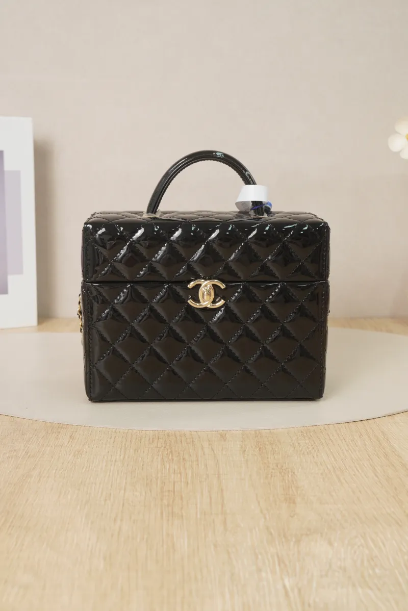 Chanel 25a Small Black Patent Leather Microchip Edition · 18 × 8 × 14.5 cm — cover view 2 of 7