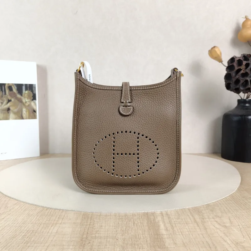 Hermès Crossbody Bag Evelyne Mini 16 Mini 1618 Taurillon Clemence TC Calfskinmini17 × 5.5 × 18 cm