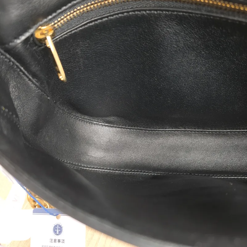 CELINE Crossbody Bag Maillon Triomphe Black Calfskin Medium 22 × 6 × 17 cm — detail view 4 of 11