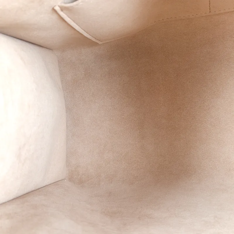 Louis Vuitton Shoulder Bag Onthego Medium Caramel · White Calfskin Medium 35 × 14 × 27 cm — detail view 1 of 10