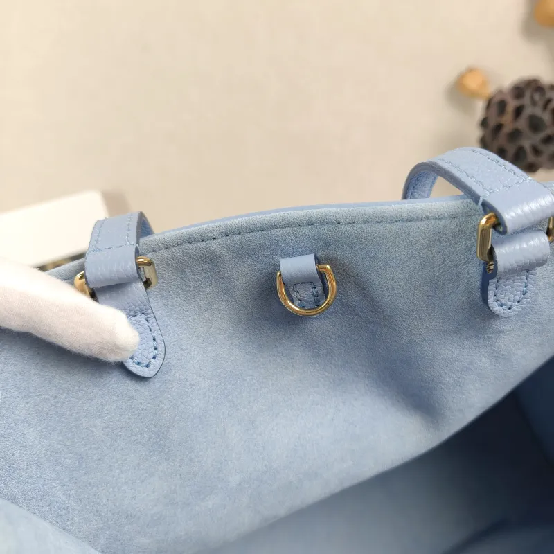 Louis Vuitton Shoulder Bag Onthego Medium Blue Monogram Empreinte Embossed Calfskin Medium35 × 14 × 27 cm — detail view 8 of 12