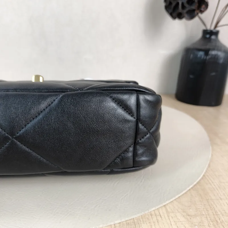 Chanel Crossbody Bag 19Bag Black SL ambskin Small 26 × 9 × 16 cm — detail view 4 of 11