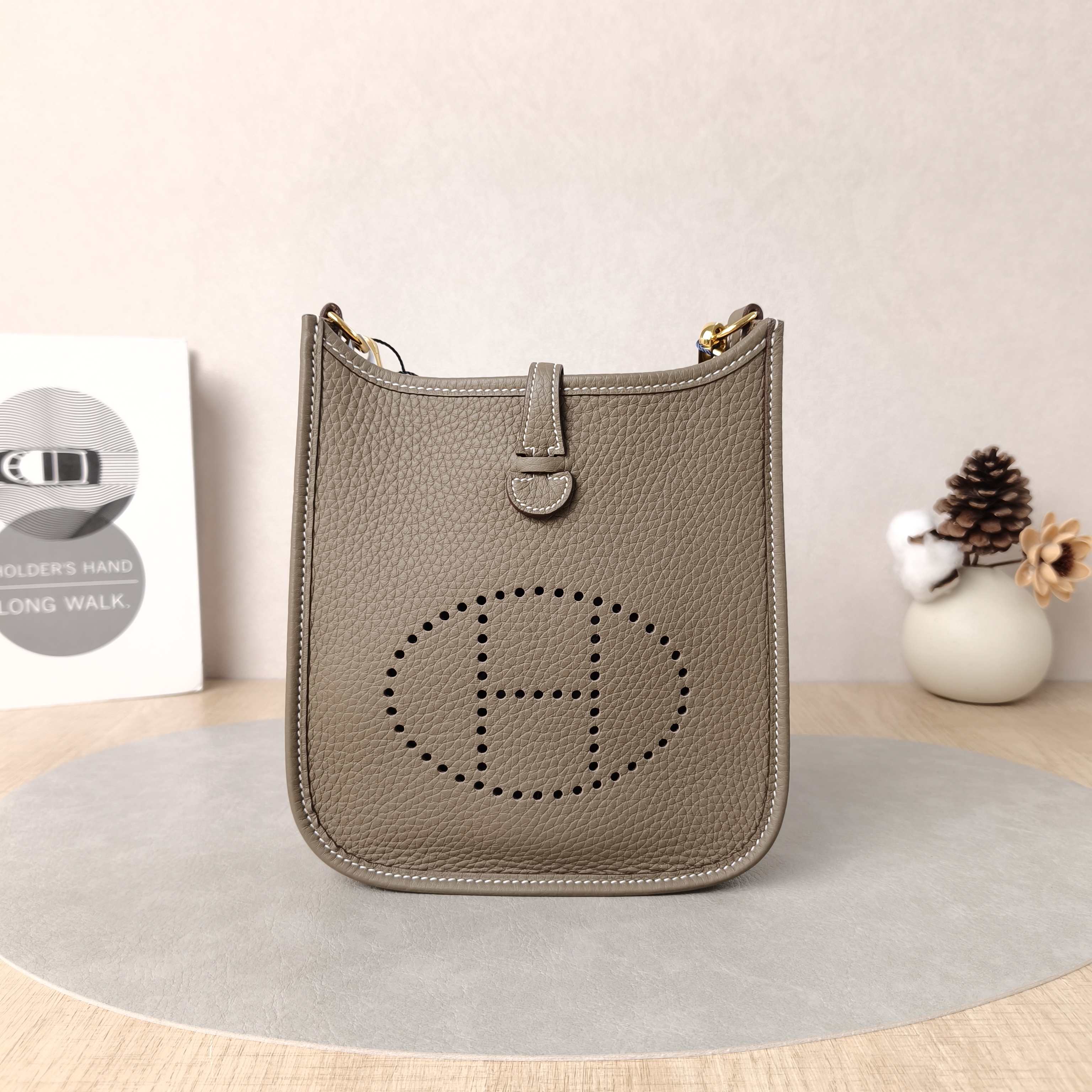 Hermès Crossbody Bag Evelyne Mini 16 Mini 16 TC Calfskinmini17 × 5.5 × 18 cm Shoulder Strap