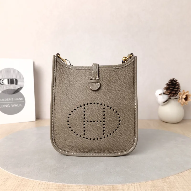 Hermès Crossbody Bag Evelyne Mini 16 Mini 16 TC Calfskinmini17 × 5.5 × 18 cm Shoulder Strap
