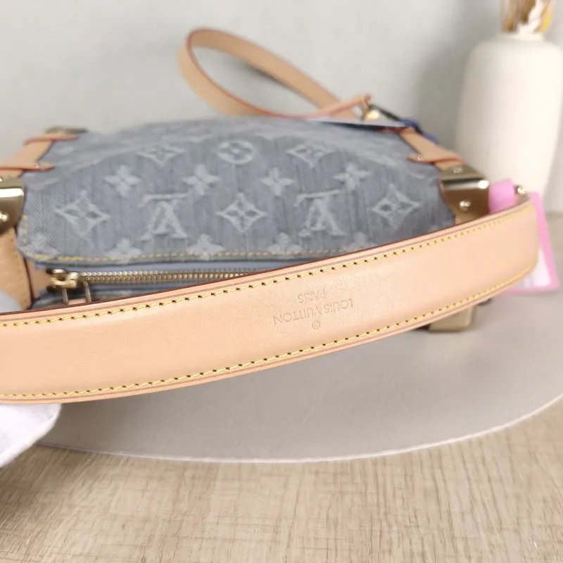 Louis Vuitton Crossbody Bag Side Trunk Box Grey Medium 23.5 × 8.5 × 16 cm — detail view 6 of 11
