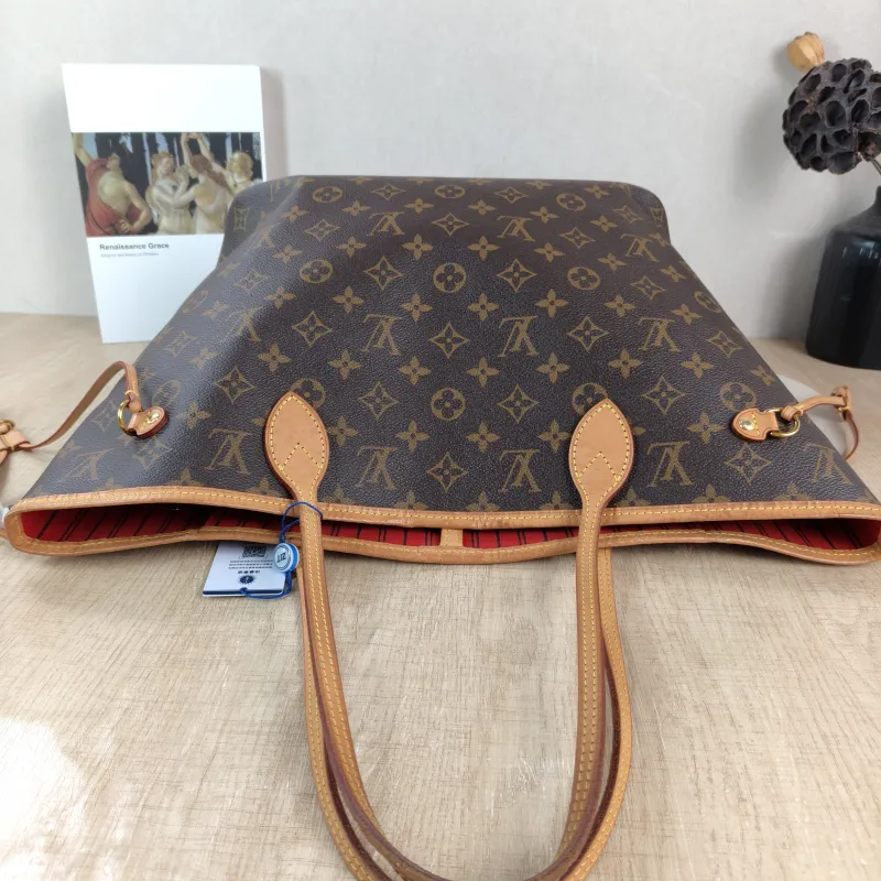 Louis Vuitton Shoulder Bag Neverfull Monogram PVC Medium 31 × 14 × 28 cm — detail view 7 of 12