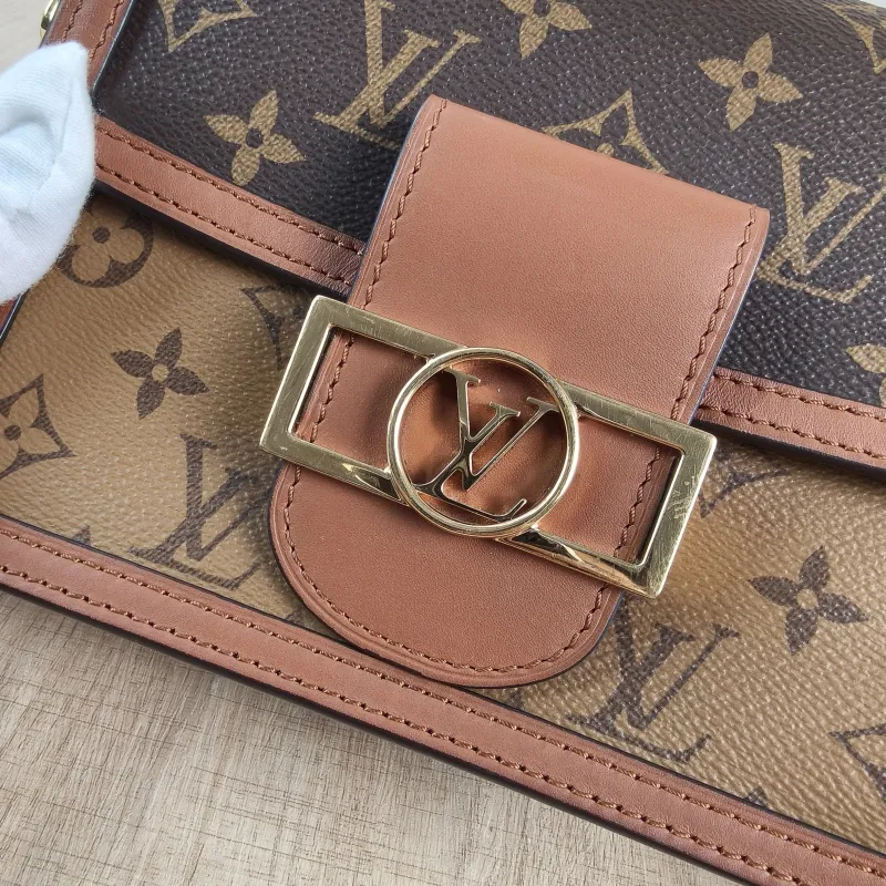Louis Vuitton Crossbody Bag Dauphine Monogram PV Cmini20 × 9 × 15 cm — detail view 10 of 13