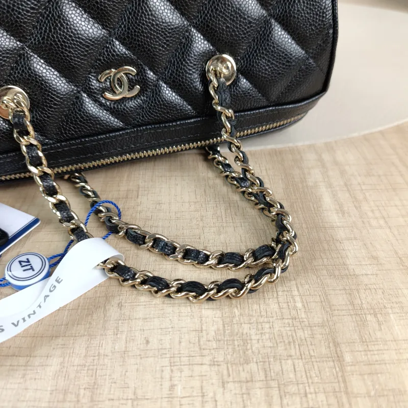 Chanel Crossbody Bag Crossbody Bag Black Grained Calfskin One Size 18.5 × 11 × 11.5 cm — detail view 3 of 13