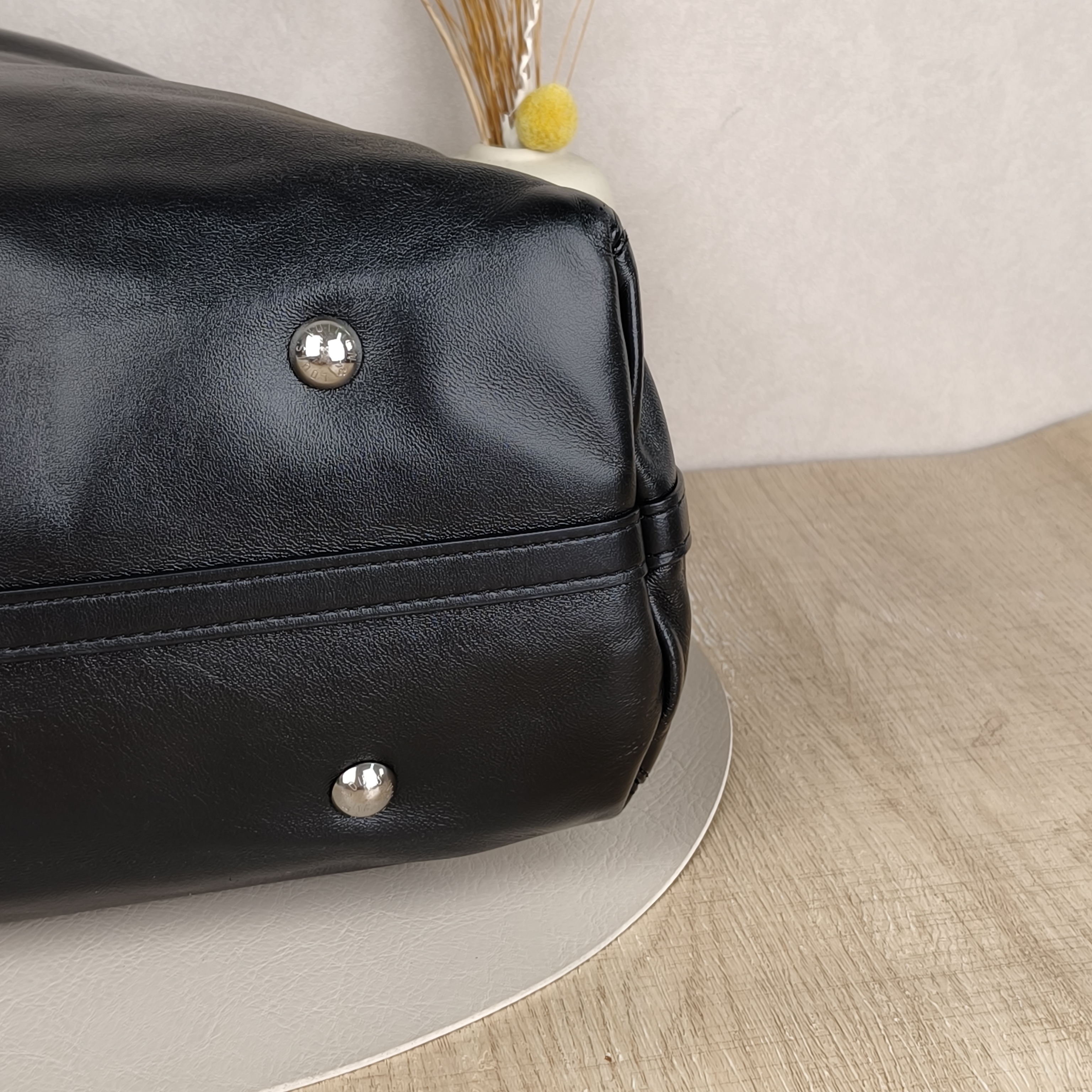 Louis Vuitton Crossbody Bag Carryall Vibe Black SL ambskin Medium39 × 15 × 30 cm — cover view 8 of 9