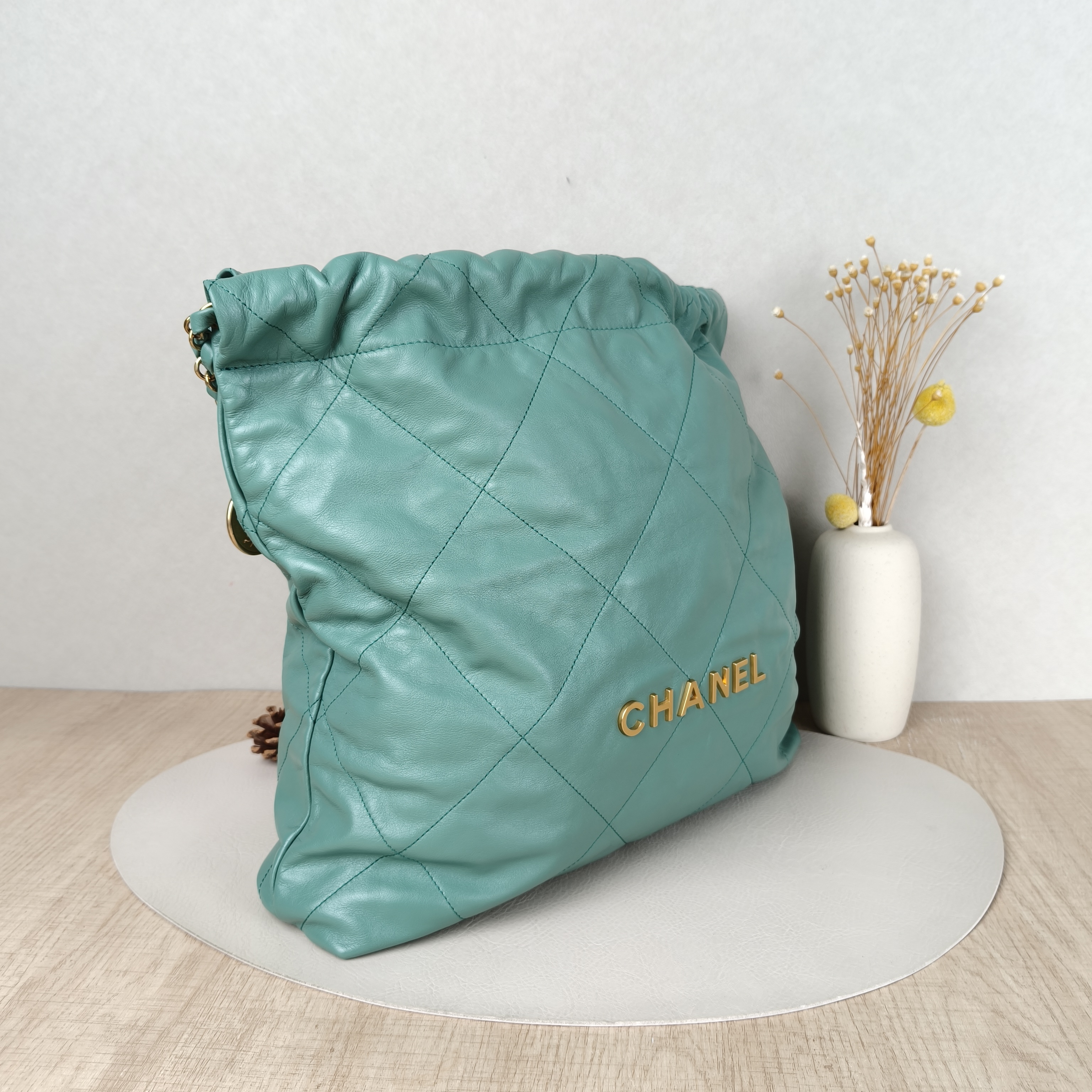 Chanel Shoulder Bag22Bag Green Calfskin Small35 × 7 × 37 cm — cover view 3 of 5