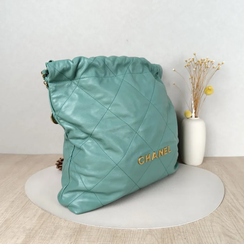 Chanel Shoulder Bag22Bag Green CC alfskin39 × 8 × 42 cm — cover view 3 of 5