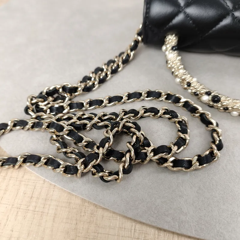 Chanel Crossbody Bag26c Pearl Black Lambskinmini15 × 5.5 × 10.5 cm — detail view 6 of 19