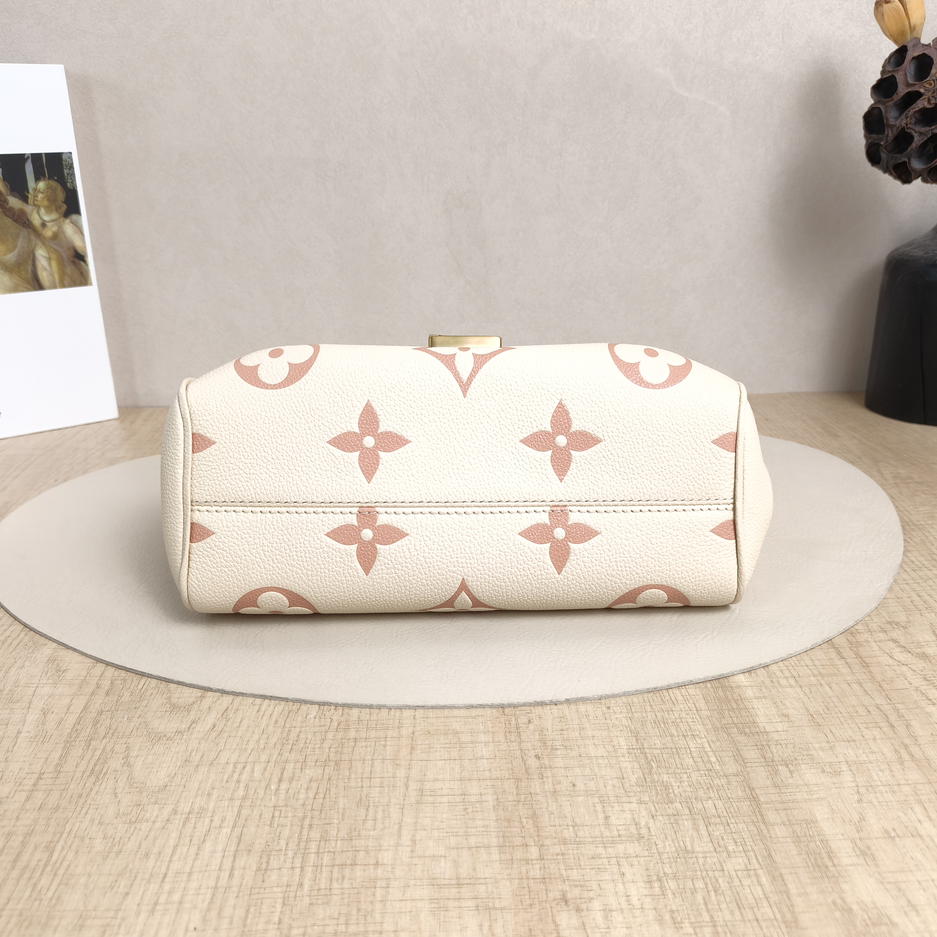 Louis Vuitton Crossbody Bag Favorite White · Pink Monogram Empreinte Embossed Calfskin Medium24 × 9 × 14 cm — cover view 2 of 5
