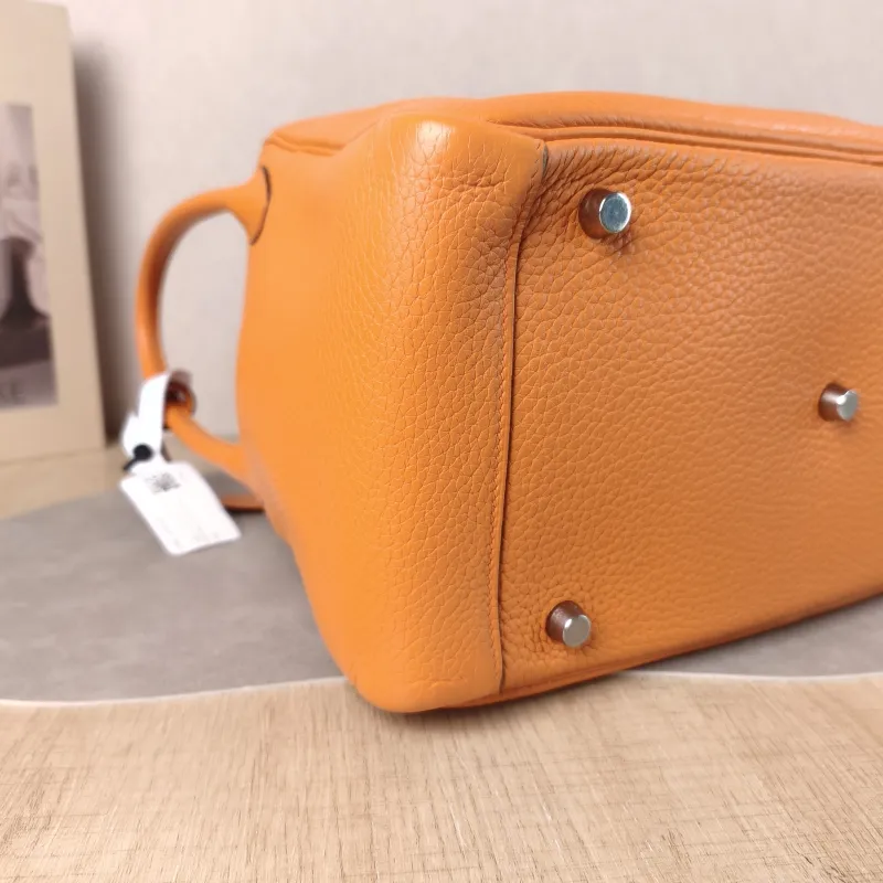 Hermès Crossbody Bag Lindy 30 Taurillon Clemence TC Calfskin 30 30 × 15 × 19 cm R — detail view 4 of 14