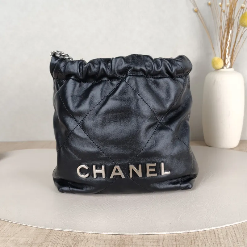 Chanel Shoulder Bag22Bag Black CC alfskinmini20 × 6 × 19 cm