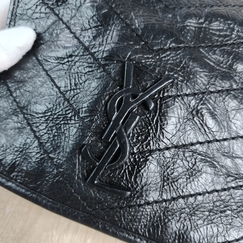 SAINT LAURENT Crossbody Bag Niki Chain Bagwoc Black Mini 19 × 5 × 16 cm — detail view 5 of 11