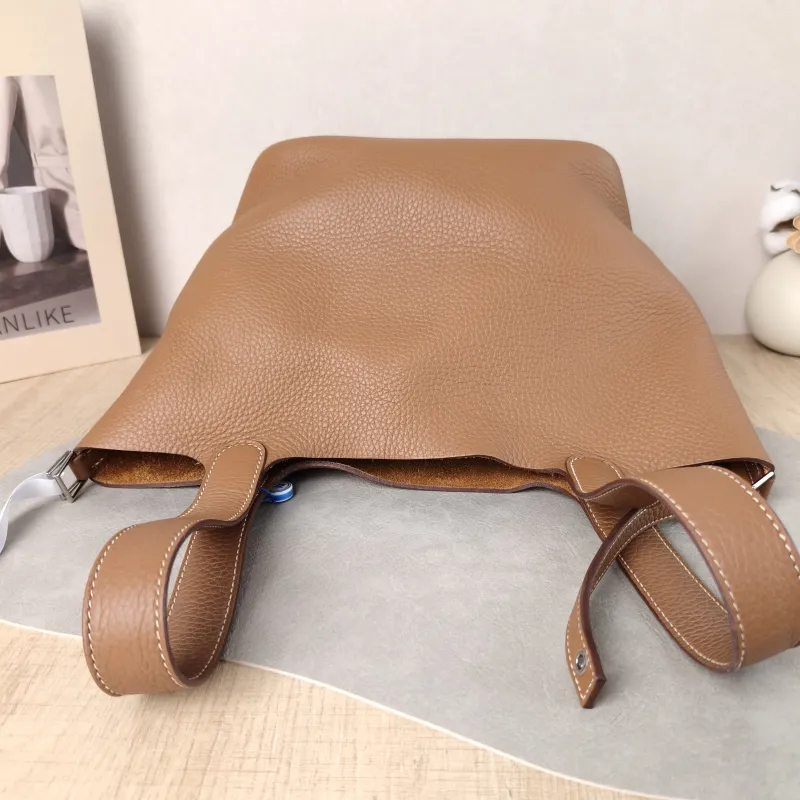 Hermès Top Handle Bag Picotin Lock 22 22 37 Brown TC Calfskin Medium 22 × 17 × 21 cm W — detail view 1 of 12