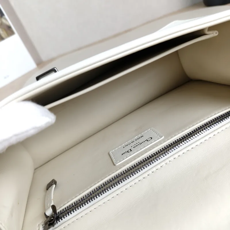 DIOR Crossbody Bag30Montaigne White Lambskin One Size25 × 8 × 15 cm — detail view 10 of 13
