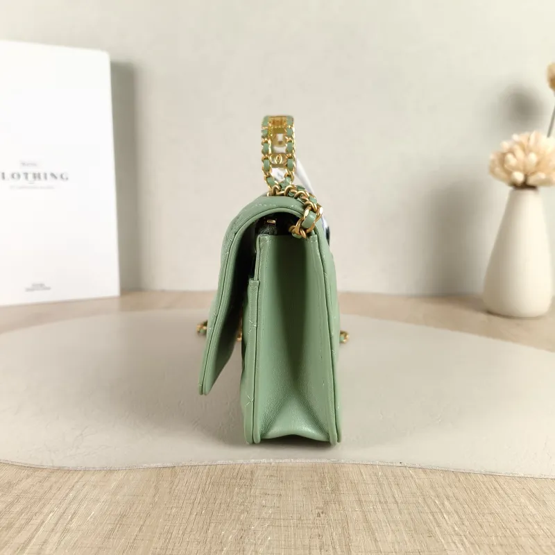 Chanel Crossbody Bag Edition woc Green Lambskin Mini 19.2 × 3.5 × 12.3 cm — detail view 9 of 13