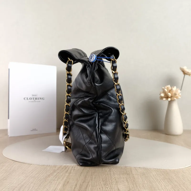 Chanel Shoulder Bag22Bag Black CC alfskin Small35 × 7 × 37 cm — detail view 7 of 14