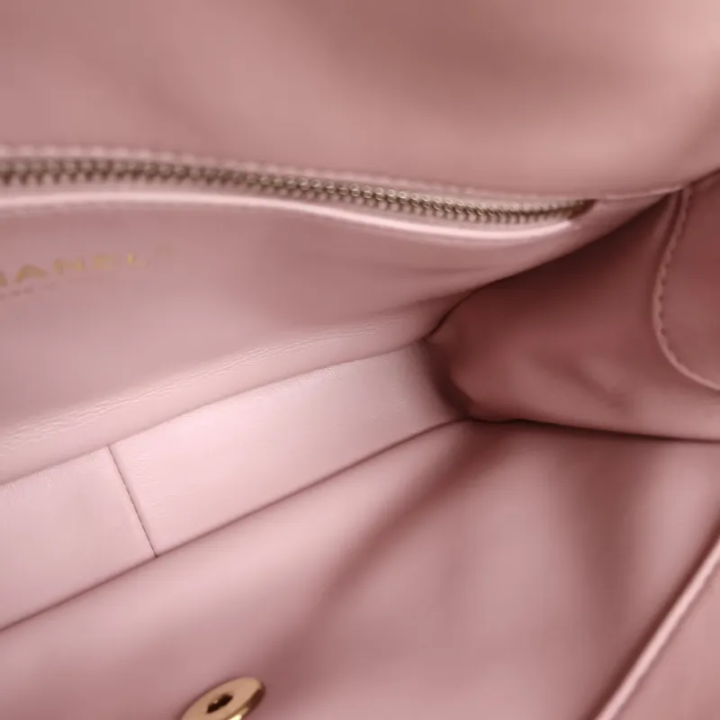 Chanel Crossbody Bag Pink Crossbody Bag Pink Lambskin One Size 23 × 5 × 16 cm — detail view 6 of 13