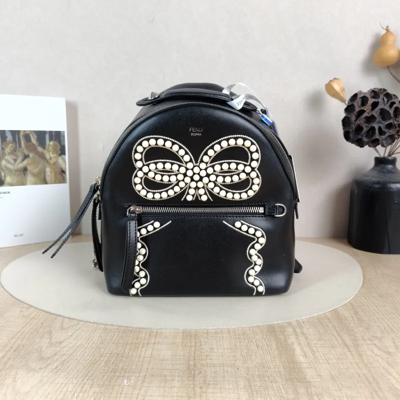 FENDI Backpack Pearl Backpack Black Calfskin One Size21 × 10 × 25 cm