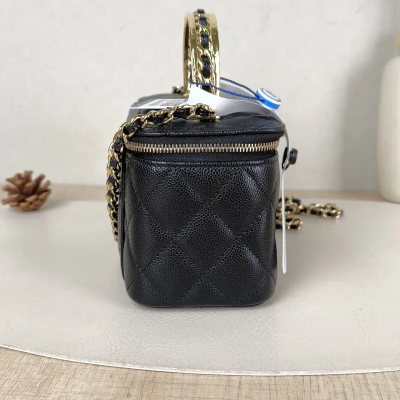 Chanel Crossbody Bag Edition Black Grained Calfskinmini16 × 8 × 9.5 cm — detail view 7 of 16