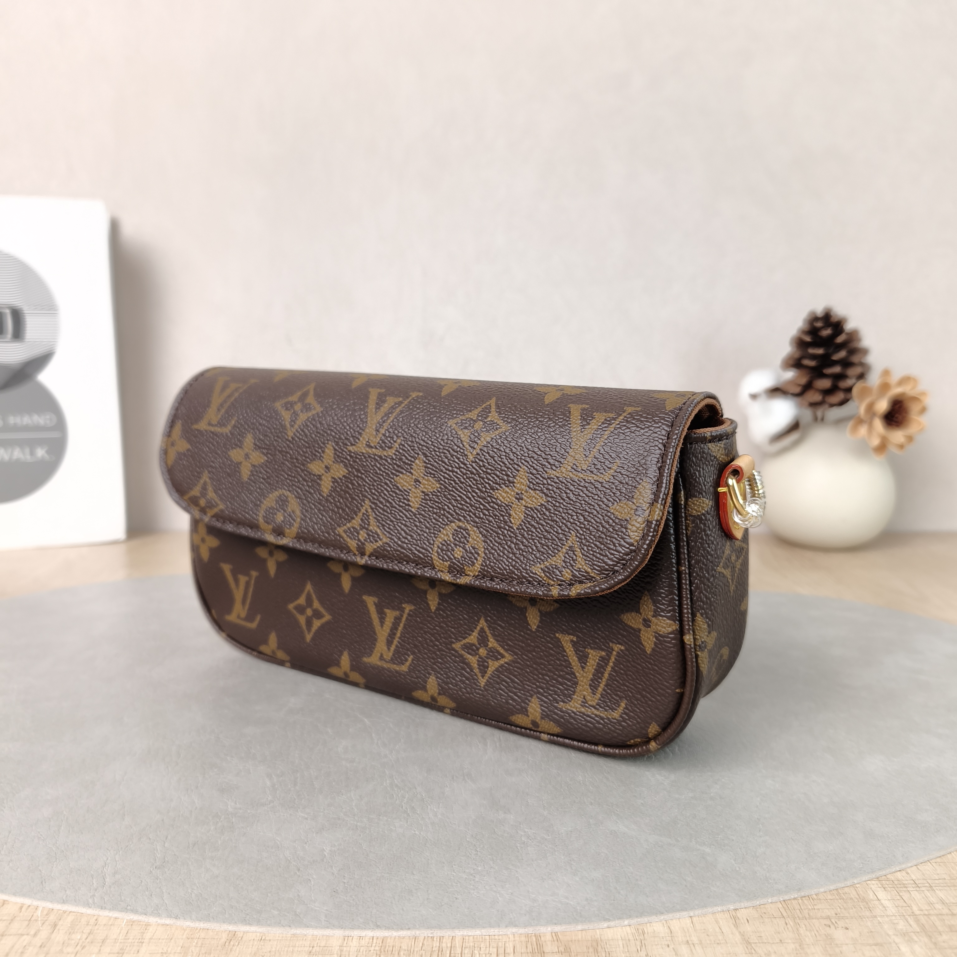 Louis Vuitton Crossbody Bag IVY Monogram PVC Small23.5 × 4.3 × 12 cm — cover view 2 of 5