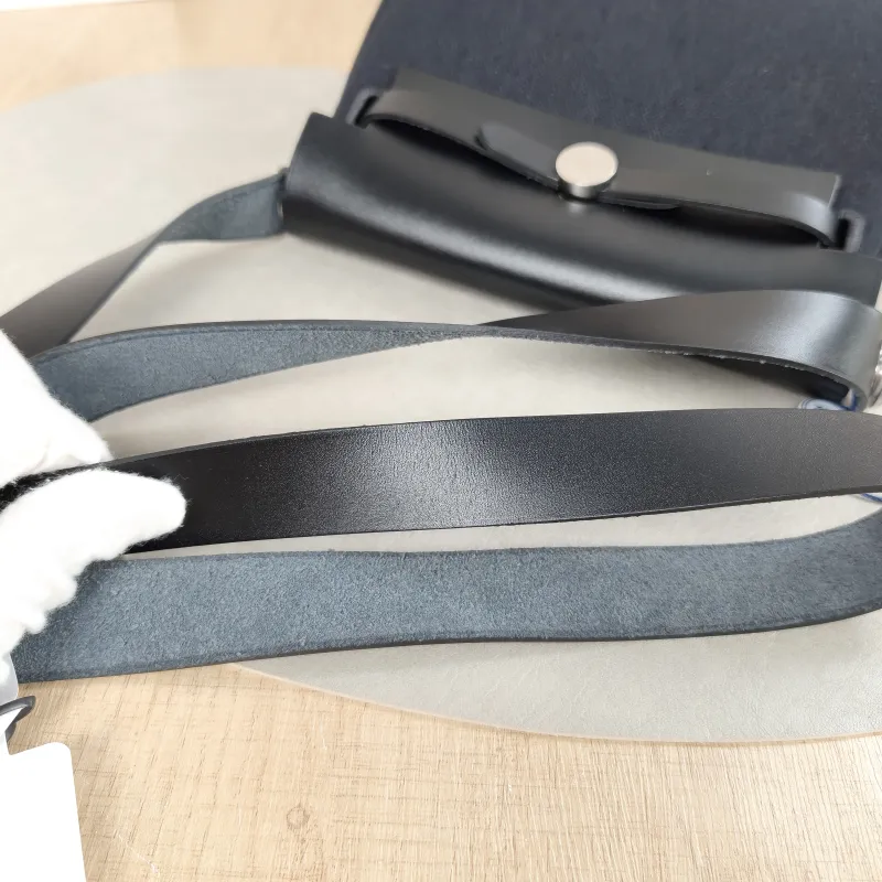Hermès Crossbody Bag Herbag Zip 20Black Calfskin，Canvasmini20.5 × 7 × 16.5 cm — detail view 14 of 15
