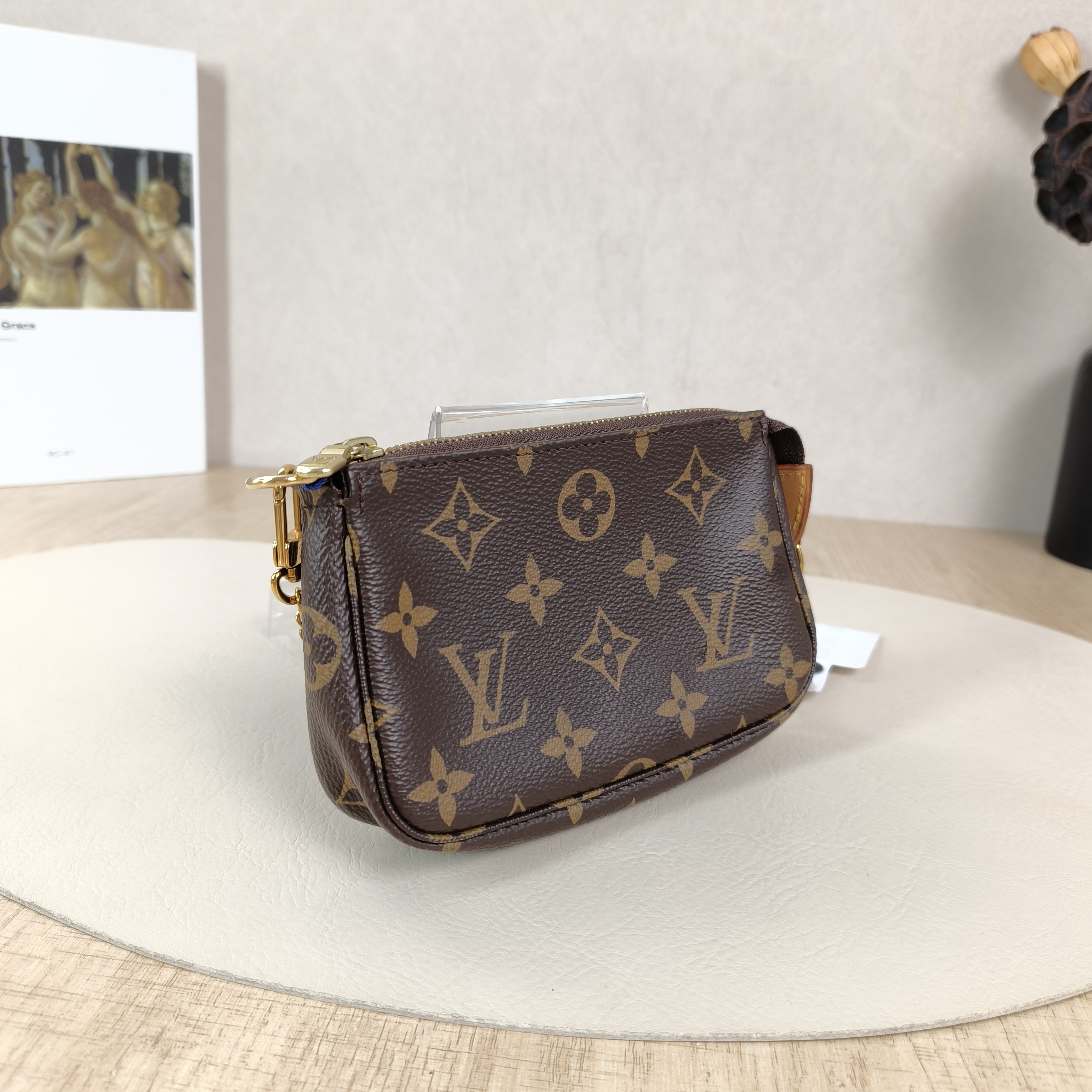 Louis Vuitton Clutch Mini Pochette Accessoires Monogram PV Cmini15.5 × 4 × 10.5 cm — cover view 2 of 5