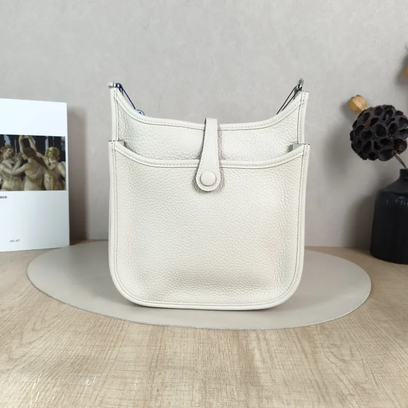 Hermès Crossbody Bag Evelyne 23 23 10Craie Taurillon Clemence TC Calfskin 23 × 6 × 24 cm G — cover view 3 of 6