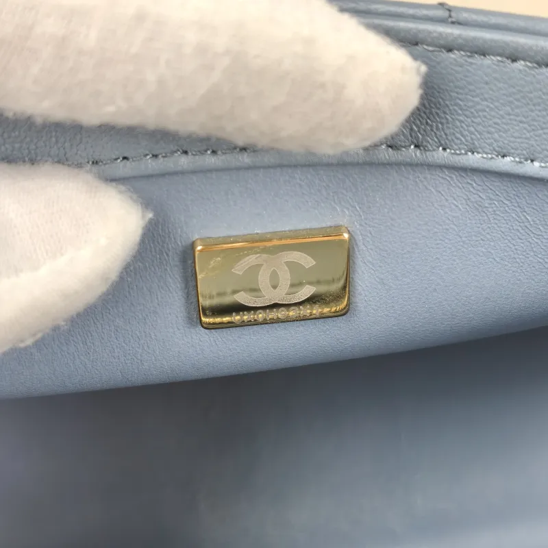 Chanel Crossbody Bag Blue Lambskin One Size 17 × 8 × 13.5 cm — detail view 5 of 14