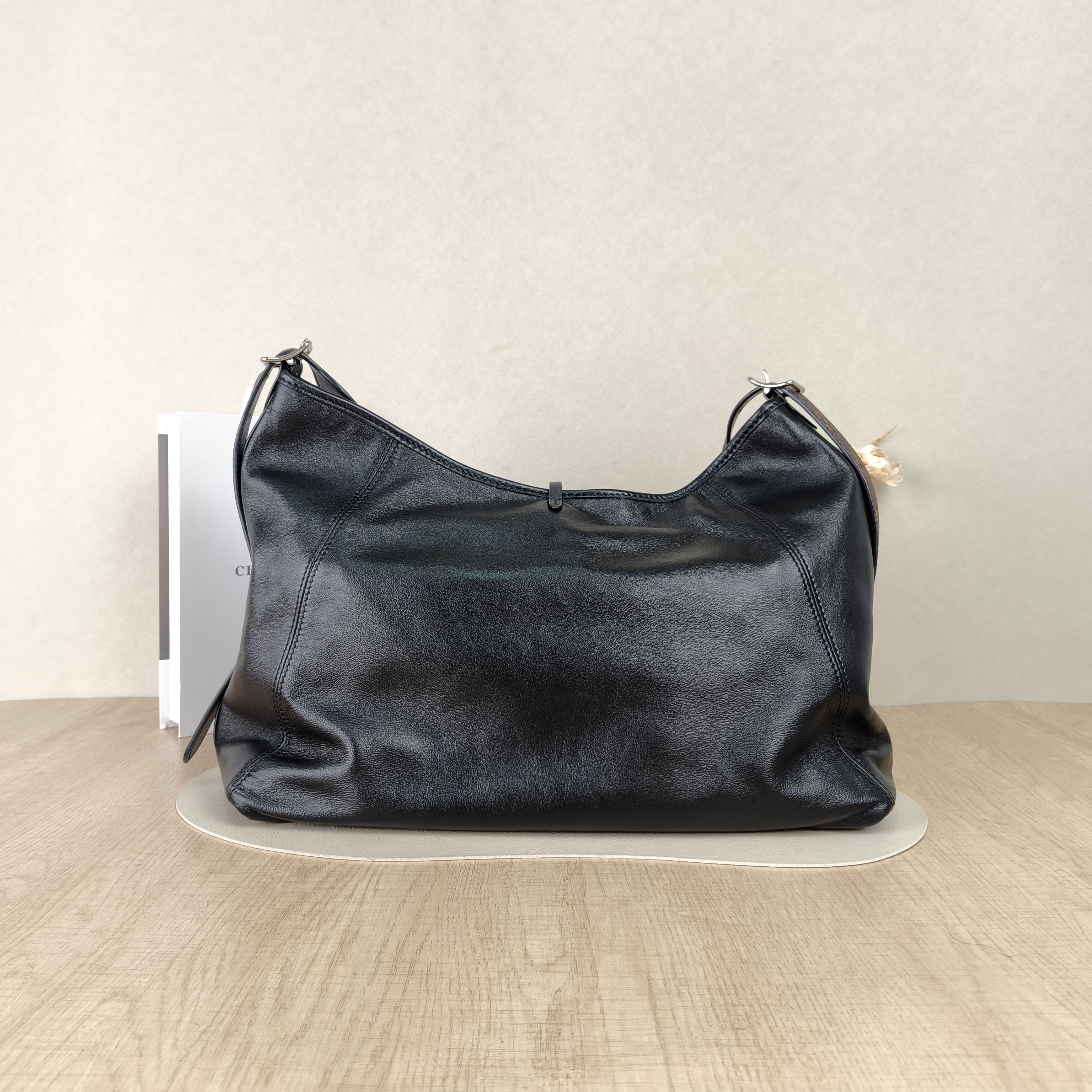Louis Vuitton Crossbody Bag Carryall Vibe Black SL ambskin Medium39 × 15 × 30 cm — cover view 2 of 5