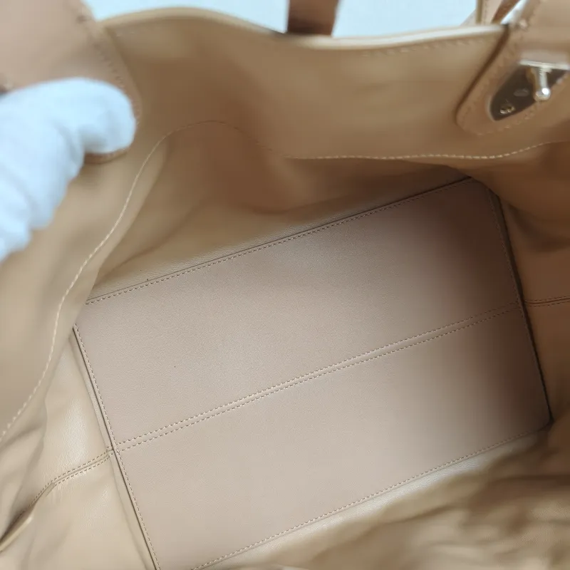 DIOR Top Handle Bag TOUJOURS Caramel Calfskin Medium 28.5 × 17 × 21.5 cm — detail view 4 of 14