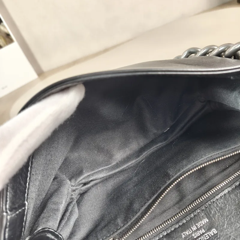 BALENCIAGA Crossbody Bag Crossbody Bag Calfskin One Size 23 × 3 × 14 cm — detail view 5 of 13