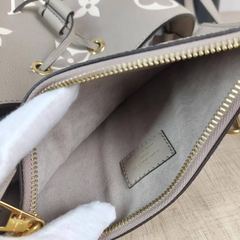 Louis Vuitton Shoulder Bag NÉONOÉ Bucket Bag · White Monogram Empreinte Embossed Calfskin Medium 26 × 17.5 × 26 cm — detail view 11 of 13