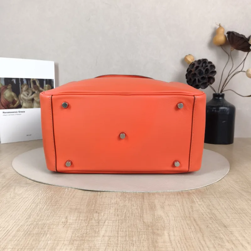 Hermès Crossbody Bag Lindy 30S5 Swift Calfskin30 × 15 × 19 cm — cover view 2 of 5