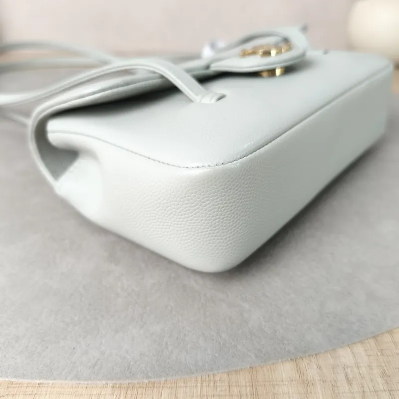 Chanel Shoulder Bag preppy coco Green Grained Calfskinmini17 × 5 × 11.5 cm — detail view 2 of 12