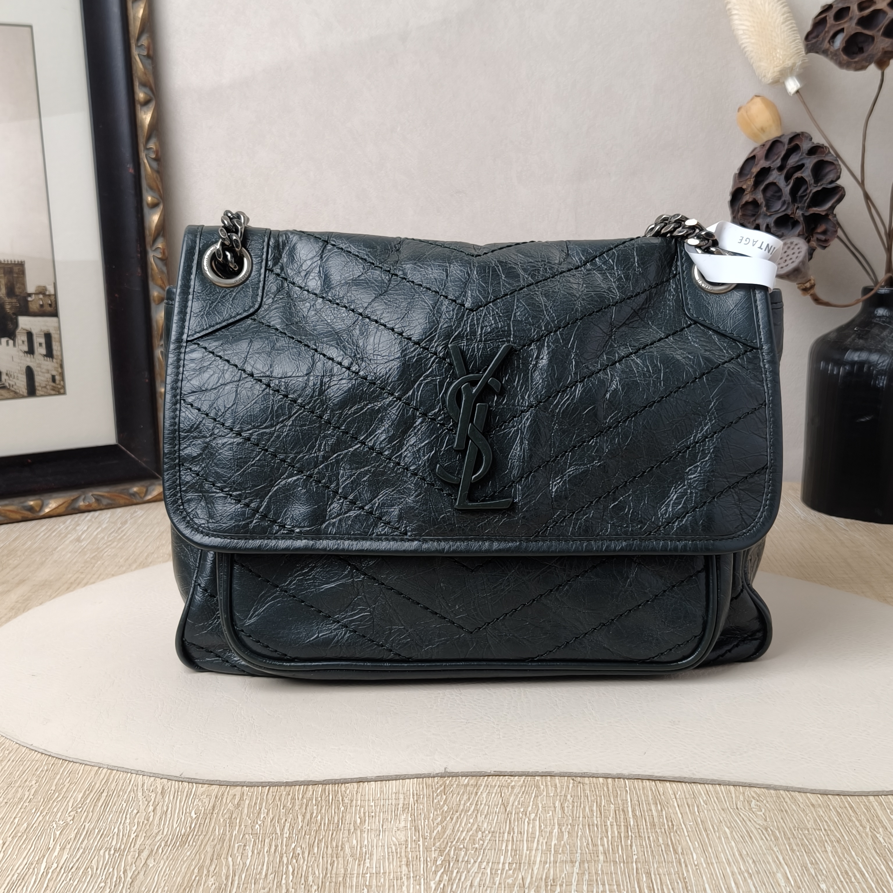 SAINT LAURENT Niki Medium Green Calfskin · 28 × 8.5 × 20 cm