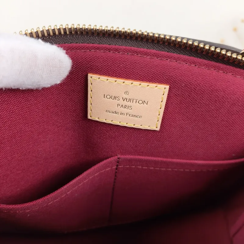 Louis Vuitton Crossbody Bag PETIT PALAIS Monogram PVC Small 29 × 12.5 × 18 cm — detail view 12 of 13