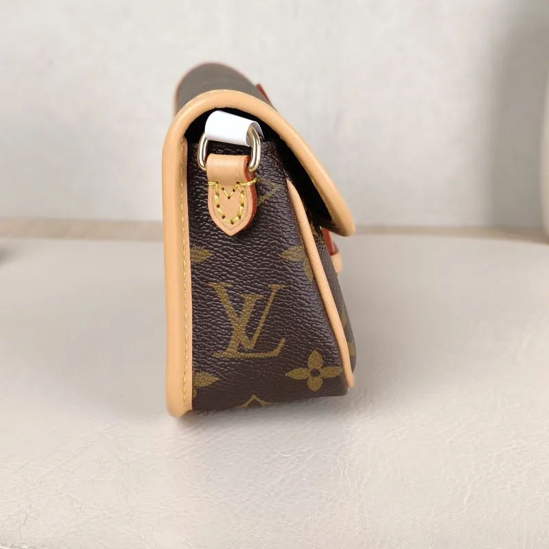 Louis Vuitton Crossbody Bag Diane Baguette Bag Monogram PVC nano 19 × 6 × 10.5 cm — detail view 8 of 12