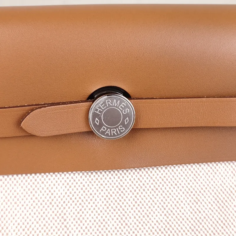 Hermès Shoulder Bag Herbag Zip 20 Beige Canvas mini20 × 7 × 17 cm — detail view 2 of 17