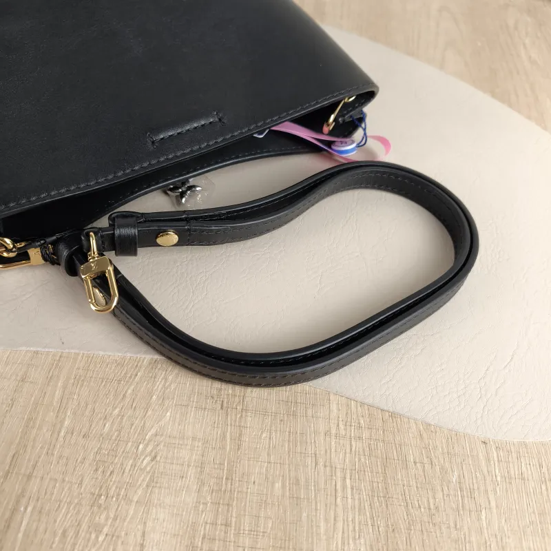 Louis Vuitton Shoulder Bag Bloom Hobo Bucket Bag Black Calfskin Mini 16 × 11 × 17.5 cm — detail view 6 of 9
