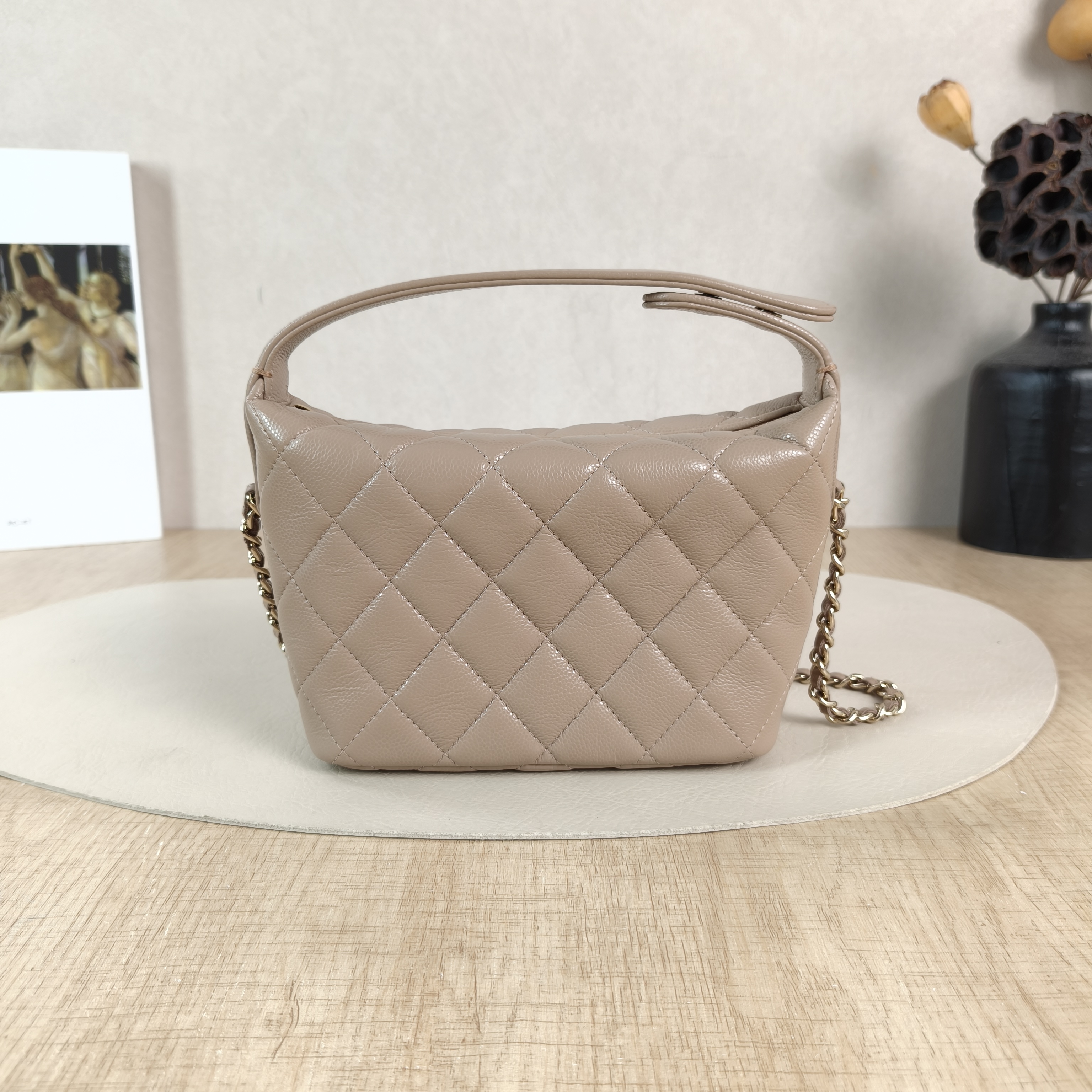 Chanel Crossbody Bag Crossbody Bag Calfskin One Size21.5 × 7.5 × 19 cm — cover view 2 of 5