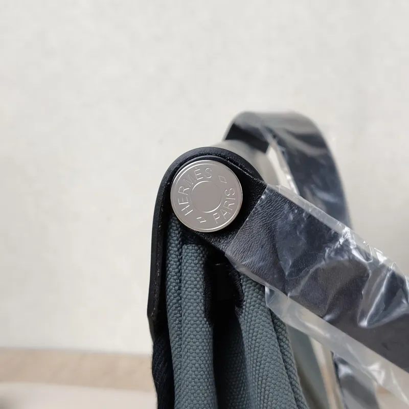 Hermès Crossbody Bag Herbag Zip 20 Calfskin，Canvas Mini 20.5 × 7 × 16.5 cm K — detail view 4 of 14