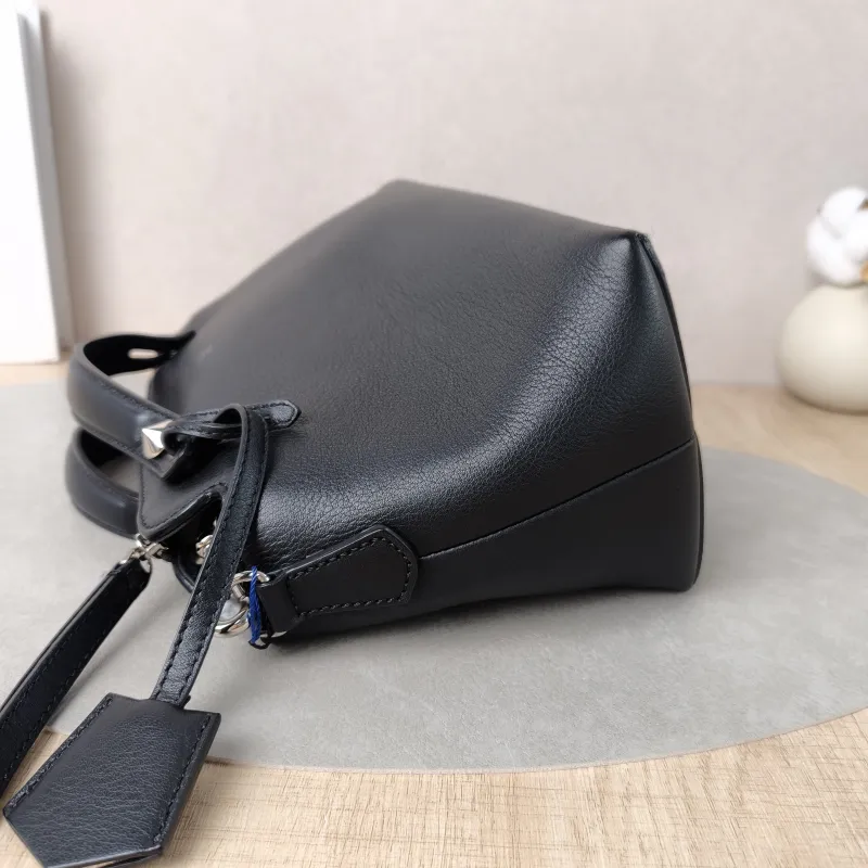 FENDI Crossbody Bagby the way Black Calfskin Medium28 × 13 × 17 cm — detail view 9 of 14